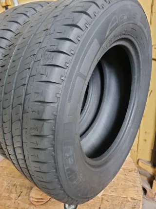 Vendo 2 Neumáticos Furgoneta Buen Estado