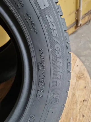 Vendo 2 Neumáticos Furgoneta Buen Estado