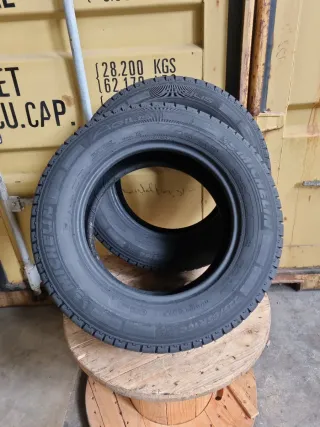 Vendo 2 Neumáticos Furgoneta Buen Estado