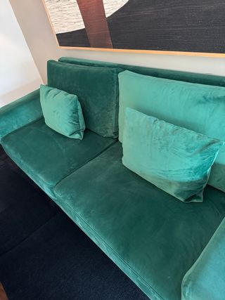 Sofá de terciopelo verde inglés