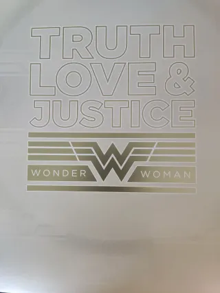 Figura Hot Toys WW84 Armadura Dorada