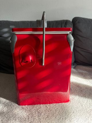 Geleira Metálica da Estrella Damm (Vermelha)