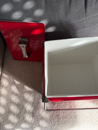 Geleira Metálica da Estrella Damm (Vermelha)