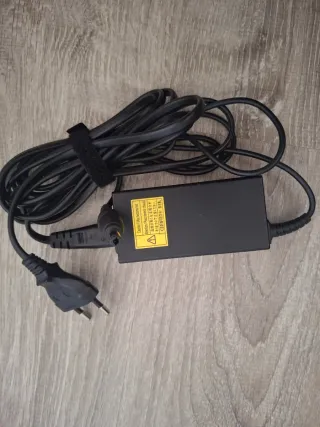 Cargador Toshiba ADP-65KD A