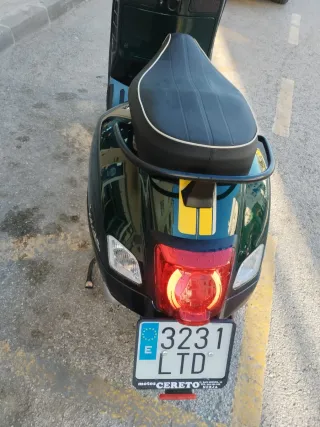Vespa GTS Super 125cc Scooter