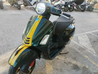 Vespa GTS Super 125cc Scooter