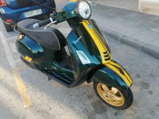 Vespa GTS Super 125cc Scooter