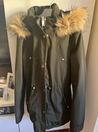 Chaquetón verde militar con capucha