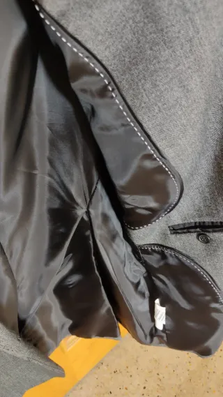 Traje Mujer Fórmula Joven Talla 44 y pantalón 42.