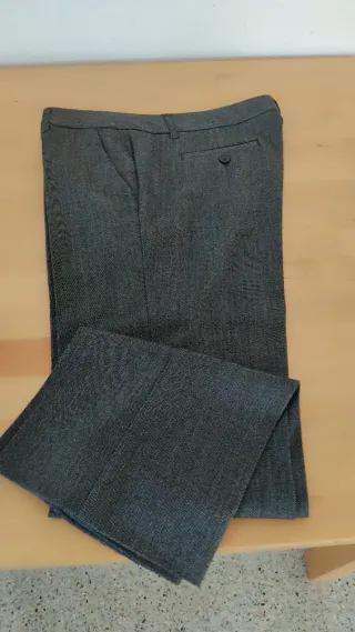 Traje Mujer Fórmula Joven Talla 44 y pantalón 42.