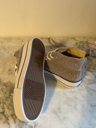 Botas British Knights grises y blancas