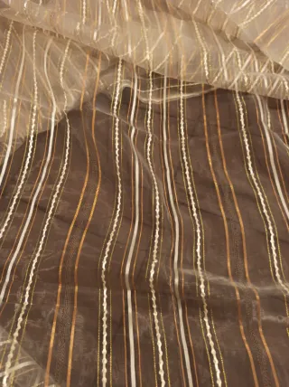 Tende marroni e dorate