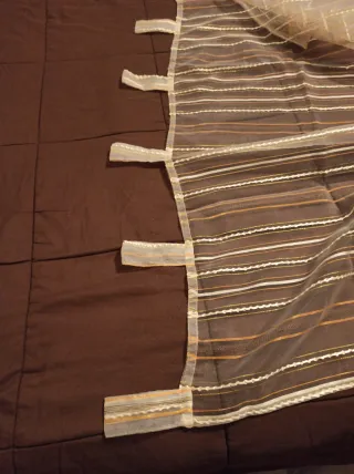 Tende marroni e dorate