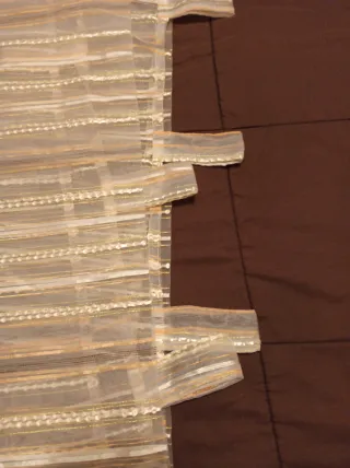 Tende marroni e dorate