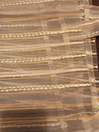 Tende marroni e dorate