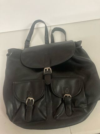 Bolso/Mochila Negro con Bolsillos Frontales