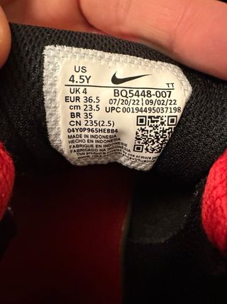 Nike Bambas Negras y Rojas