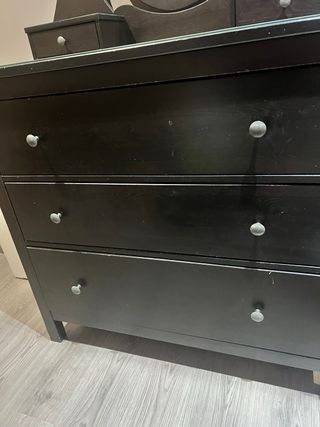 Cómoda con espejo Ikea