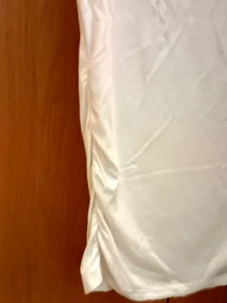 Camiseta sin mangas blanca, la tengo en negro tmb