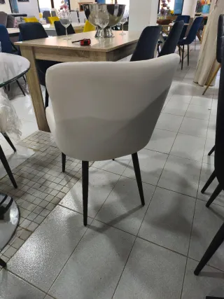 Taburete blanco rombos tela