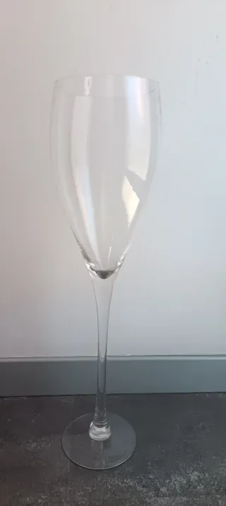 Copa de cristal alta transparente y elegante