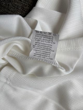 Conjunto camiseta y shorts blancos