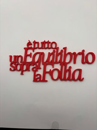 Scritta 3D “È tutto un equilibrio sopra la follia”