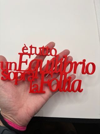 Scritta 3D “È tutto un equilibrio sopra la follia”