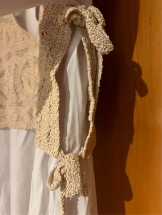 Vestido mini Stradivarius beige y blanco