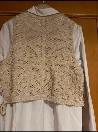 Vestido mini Stradivarius beige y blanco