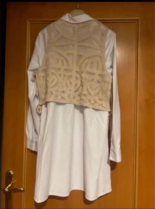 Vestido mini Stradivarius beige y blanco