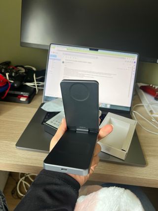 UGREEN MagFlow Cargador Inalámbrico 2 en 1