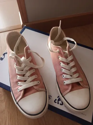 Zapatillas rosas y blancas
