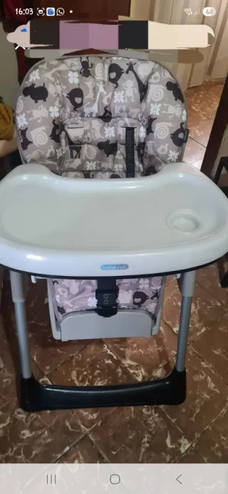 Trona infantil casi sin uso