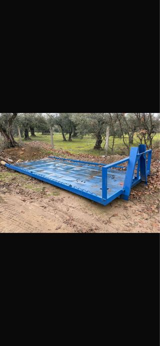 Plataforma porta vehículos azul