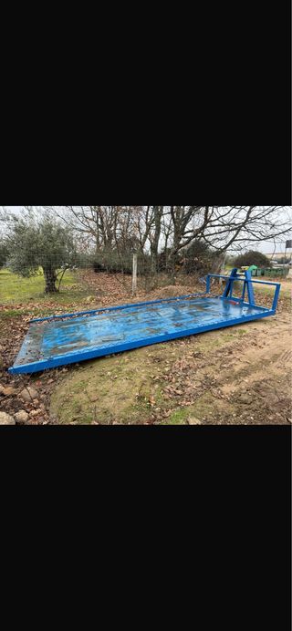 Plataforma porta vehículos azul