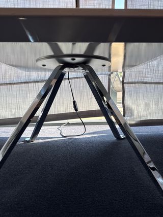 Mesa auxiliar moderna madera lacada blanca y acero