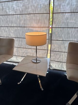 Mesa auxiliar moderna madera lacada blanca y acero