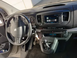 Peugeot Traveller 2021