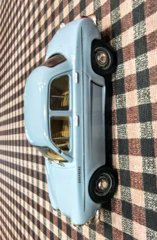 Maqueta Renault Dauphine Azul