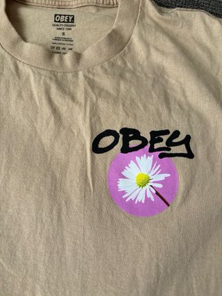 Camiseta Obey Beige Estampado Floral Talla S