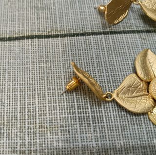 Pendientes Maxi Flor Dorado Texturizados Mate