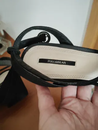 Sandalias tacón medio negras