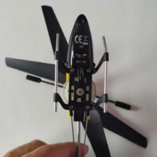 Elicottero radiocomandato giocattolo