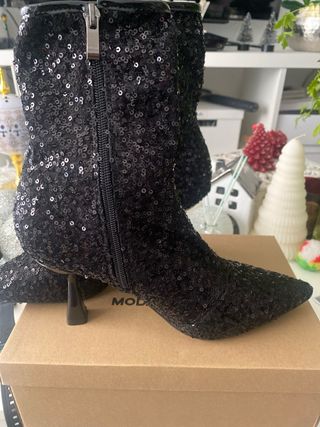 Botin  de lentejuelas.