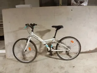 Bicicleta BTWIN blanca