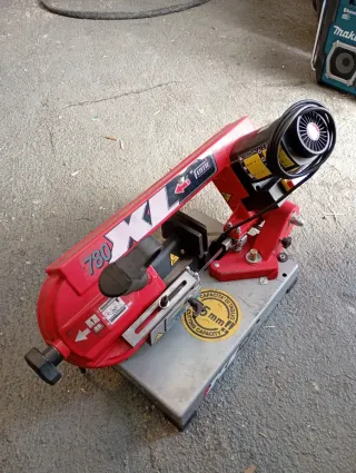 Sierra de cinta Femi 780XL 220V 850W para metal