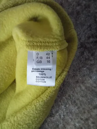 Jersey polar amarillo con rayas negras