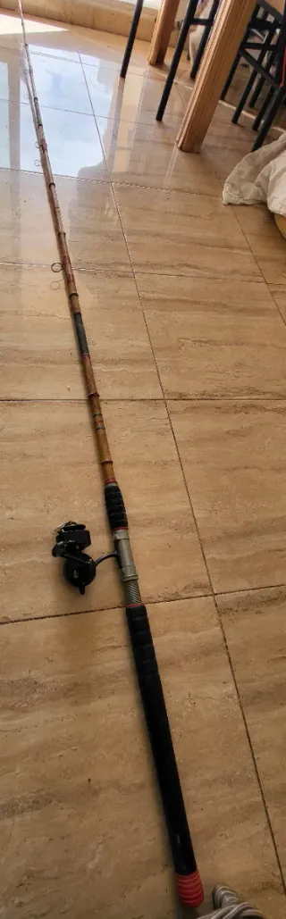 Caña de pescar de bambú antigua carrete SAGARRA