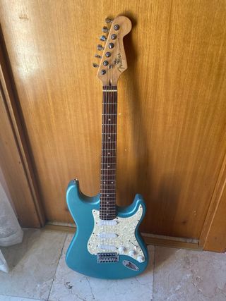 Guitarra Squier Stratocaster Azul mejorada